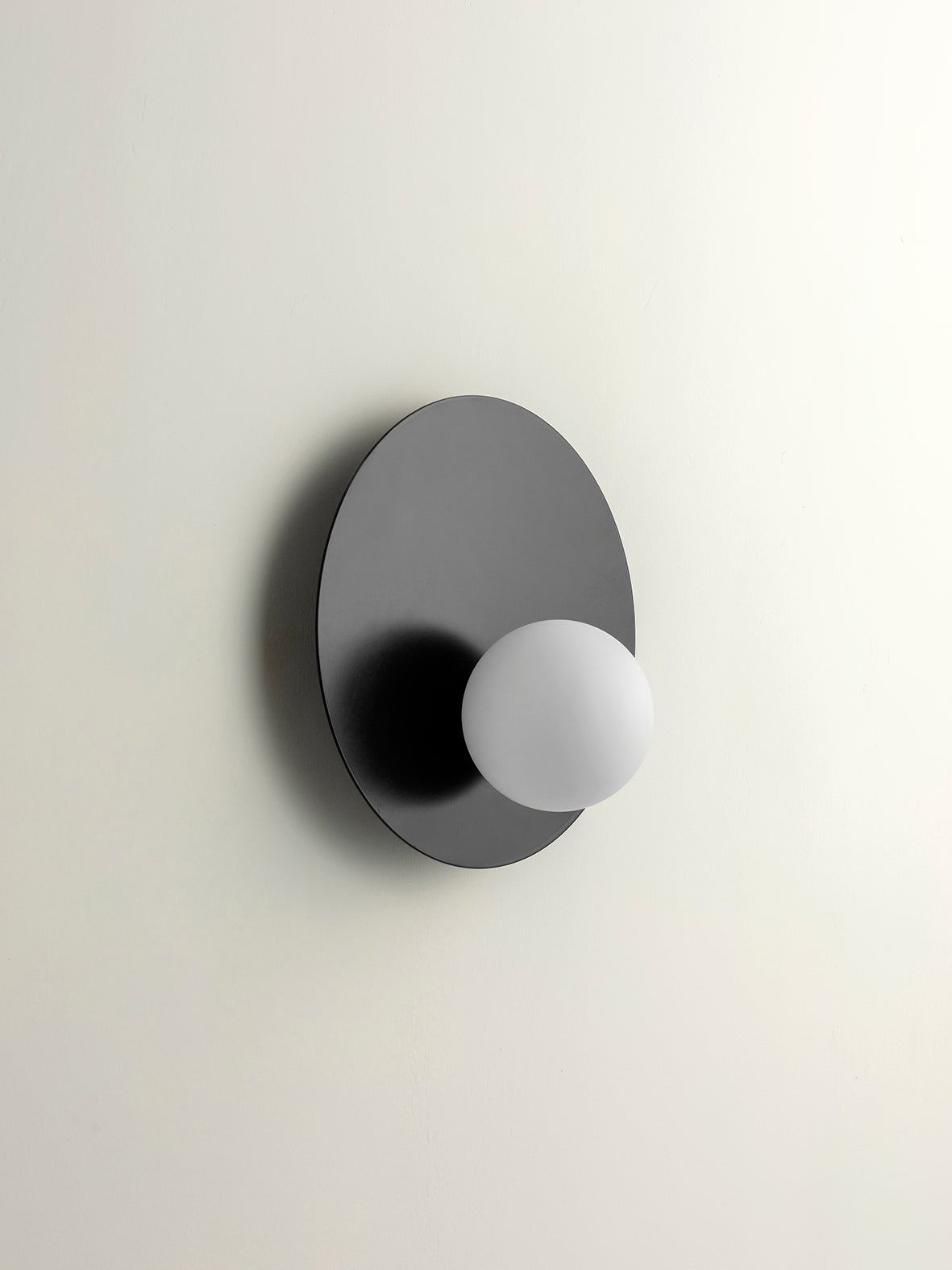 Luna - 1 light matt black wall light