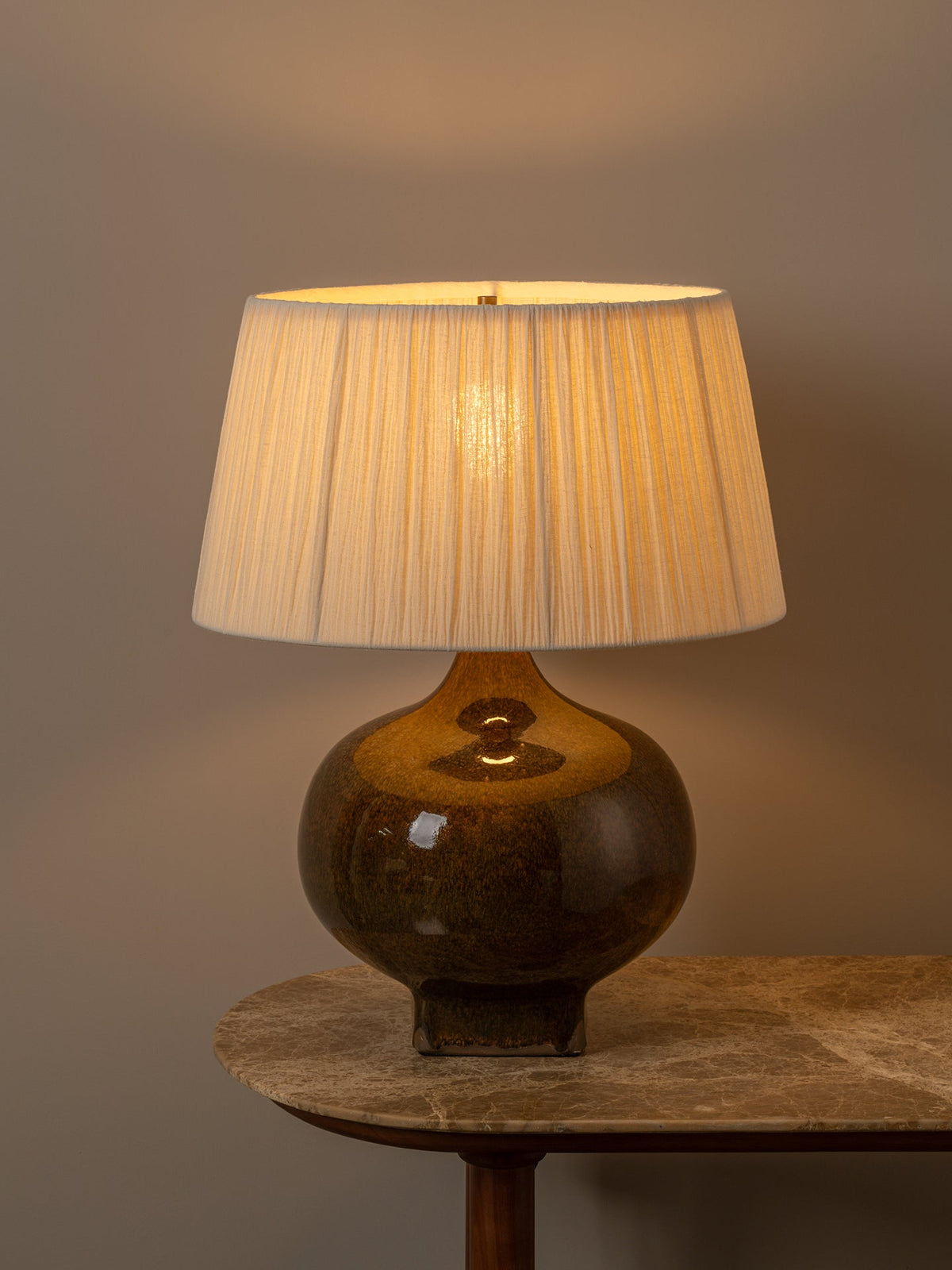 Calcot wide table lamp