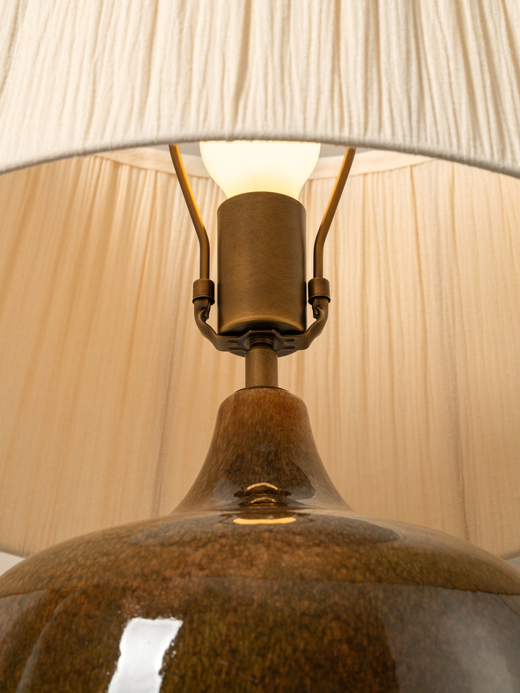 Calcot wide table lamp
