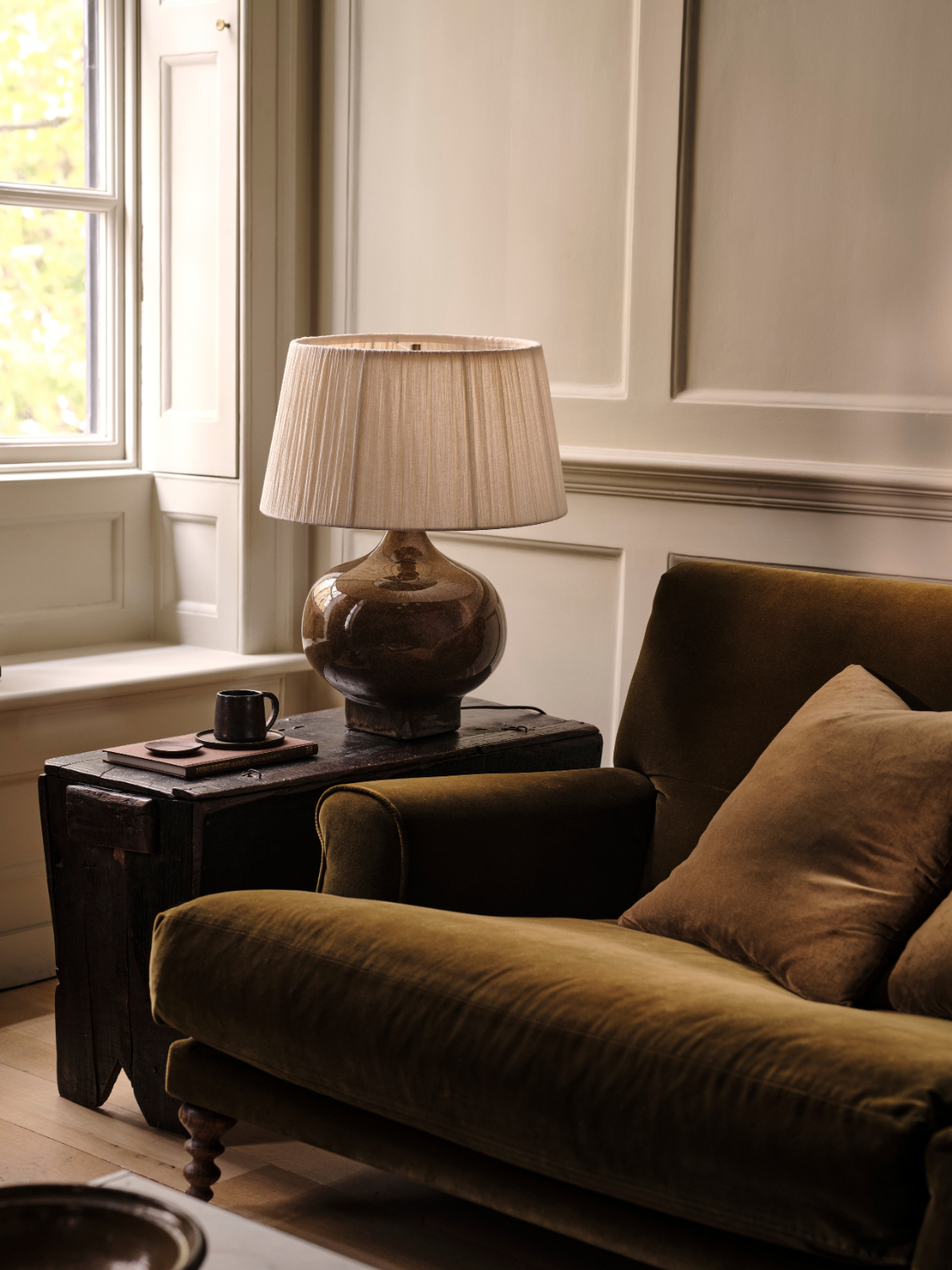 Calcot wide table lamp